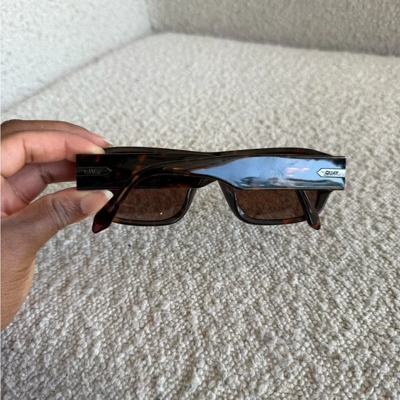 QUAY Australia Sunglasses - Picture 2 of 3